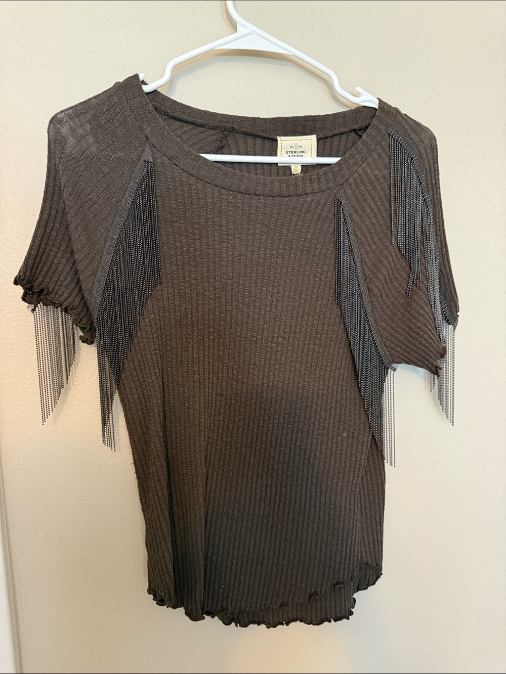 Buckle Brown Ribbed Short-Sleeve Top with Chain Fringe